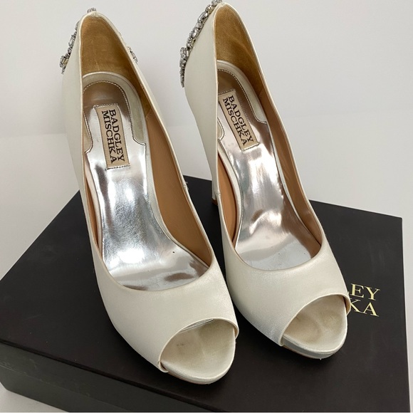 Badgley Mischka Kiara Bridal Pumps 8.5 White Satin | Crystal Heel Peep Toe Shoes - Picture 4 of 16